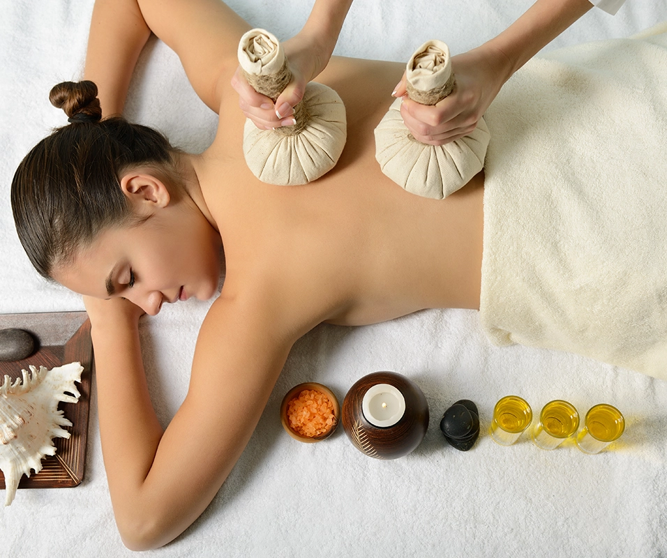 Healing-Moments-Massage-and-Acupuncture-aromatheraphy-on-woman-relax